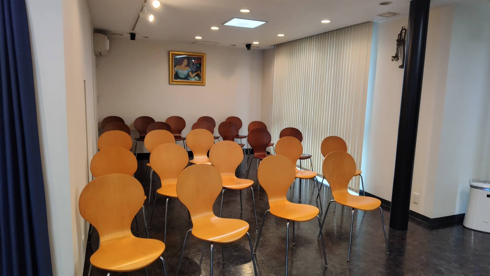 椅子を並べてみた感じ